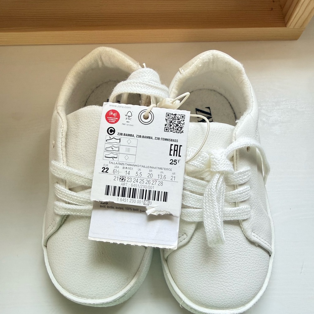 Zara White Kids Sneakers with Lace-Up Design - Picture 2 of 7